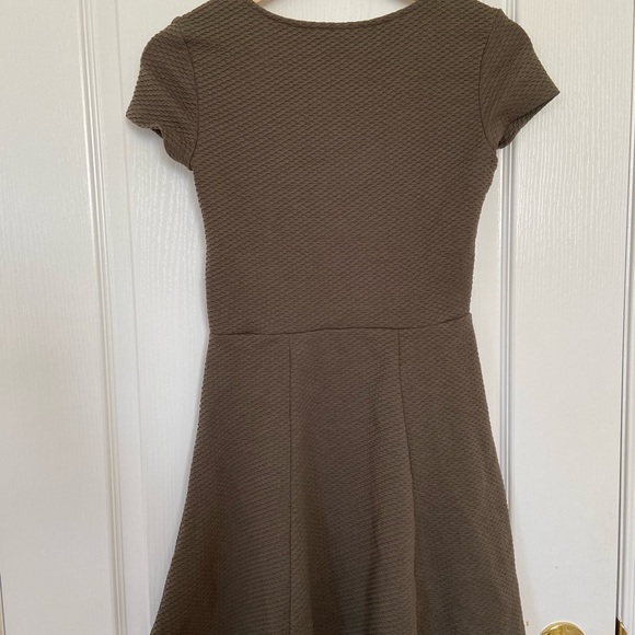 H&M OLIVE GREEN DRESS - Picture 4 of 4